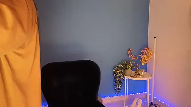 Snapshot of NaughtyMe chatting on October 13, 2025, 6:26 am NaughtyMe online show from October 13, 2025, 6:26 am