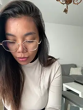 Snapshot of NaughtyMe chatting on December 17, 2024, 7:39 am NaughtyMe online show from December 17, 2024, 7:39 am