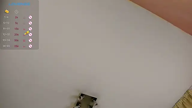 Snapshot of VanessaSmuth chatting on October 19, 2025, 2:25 am VanessaSmuth online show from October 19, 2025, 2:25 am