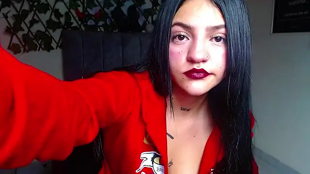 Violettasquirt online show from June 3, 2026, 2:33 pm