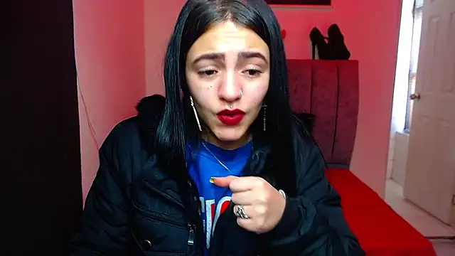 Snapshot of Violettasquirt chatting on October 24, 2025, 1:43 pm Violettasquirt online show from October 24, 2025, 1:43 pm