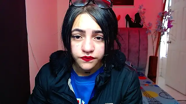 Snapshot of Violettasquirt chatting on October 17, 2025, 1:35 pm Violettasquirt online show from October 17, 2025, 1:35 pm