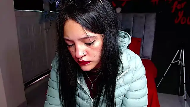 Violettasquirt online show from March 16, 2026, 1:26 pm