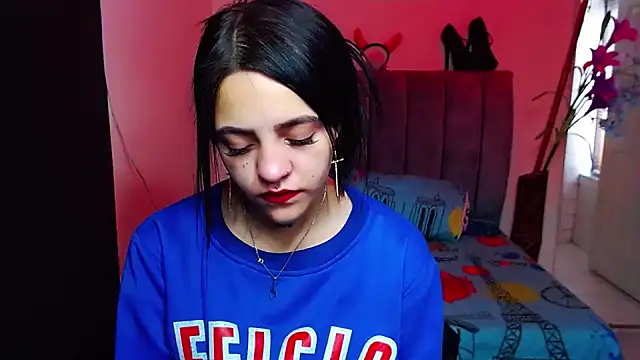 Snapshot of Violettasquirt chatting on October 10, 2025, 1:34 pm Violettasquirt online show from October 10, 2025, 1:34 pm