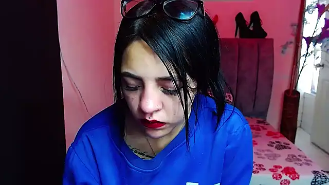 Snapshot of Violettasquirt chatting on October 2, 2025, 1:36 pm Violettasquirt online show from October 2, 2025, 1:36 pm