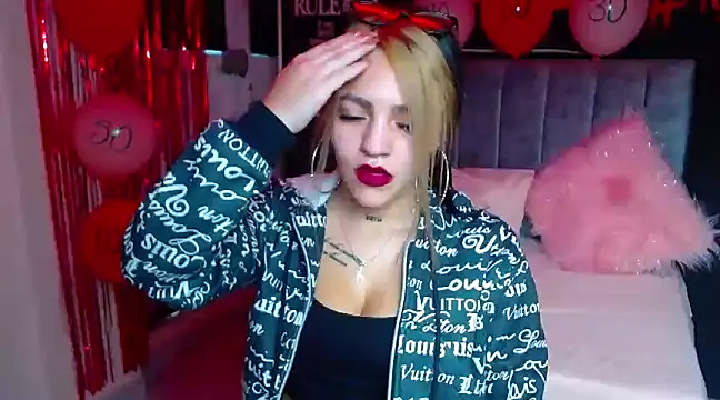 Violettasquirt online show from February 10, 2025, 4:36 pm
