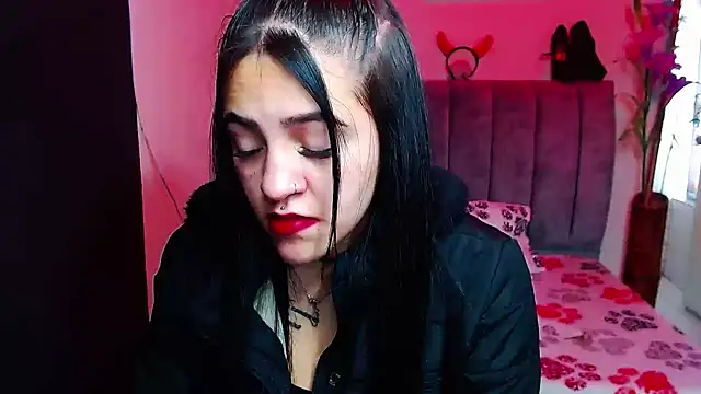 Snapshot of Violettasquirt chatting on October 3, 2025, 1:56 pm Violettasquirt online show from October 3, 2025, 1:56 pm