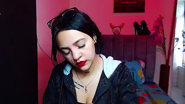 Snapshot of Violettasquirt chatting on October 4, 2025, 1:23 pm Violettasquirt online show from October 4, 2025, 1:23 pm