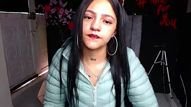 Violettasquirt online show from March 4, 2026, 1:41 pm