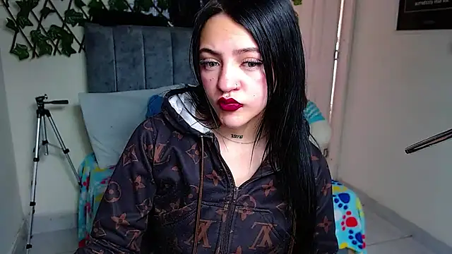Violettasquirt online show from July 6, 2026, 4:53 pm