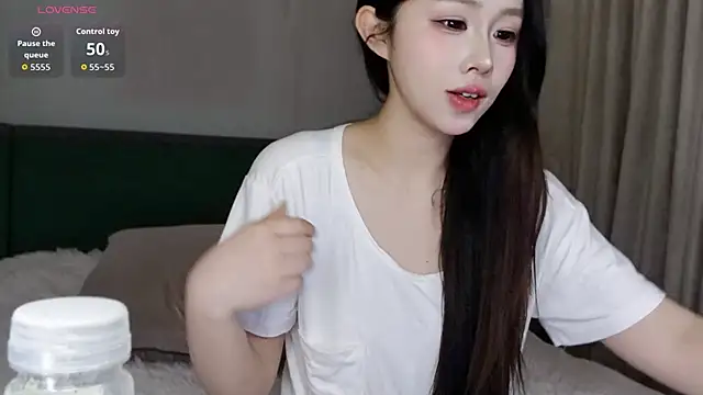 Snapshot of Hazel-11 chatting on May 12, 2026, 2:56 pm Hazel-11 online show from May 12, 2026, 2:56 pm