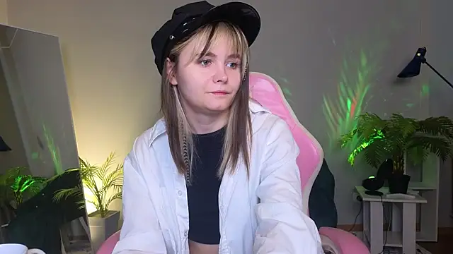 CiriRianonn online show from September 28, 2025, 4:30 am