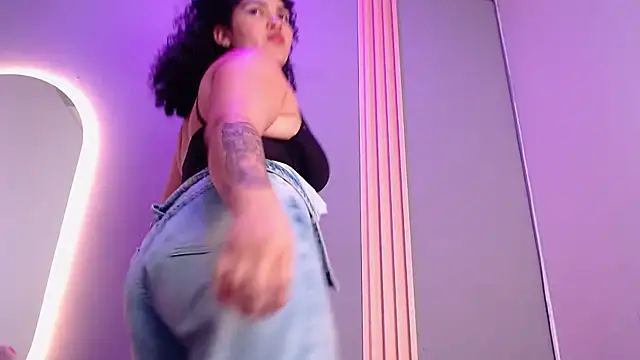 fabiana hot couple online show from March 17, 2025, 7:48 pm