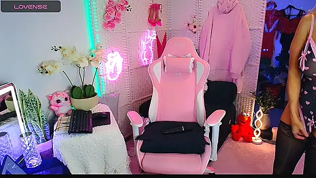 Snapshot of EllieKarrX chatting on March 11, 2025, 9:59 pm EllieKarrX online show from March 11, 2025, 9:59 pm