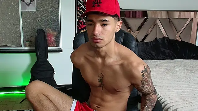 Snapshot of Damon__333 chatting on September 29, 2025, 6:13 pm Damon 333 online show from September 29, 2025, 6:13 pm