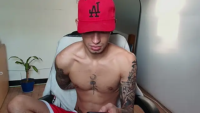 Snapshot of Damon__333 chatting on December 14, 2025, 10:04 pm Damon 333 online show from December 14, 2025, 10:04 pm