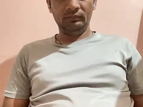 NiceBoy9099 online show from November 14, 2025, 11:08 pm