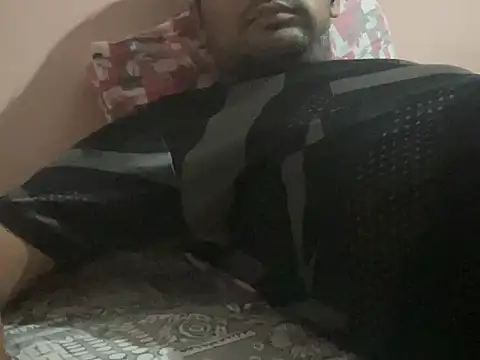 Snapshot of NiceBoy9099 chatting on October 18, 2025, 5:04 pm NiceBoy9099 online show from October 18, 2025, 5:04 pm