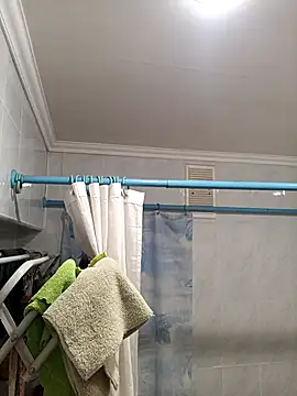 Pineapple04 online show from November 11, 2025, 4:40 am