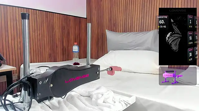 Snapshot of Issys_milf chatting on December 3, 2025, 4:17 pm Issys milf online show from December 3, 2025, 4:17 pm