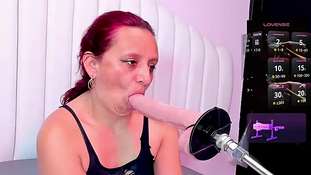 Snapshot of Issys_milf chatting on January 11, 2026, 3:30 pm Issys milf online show from January 11, 2026, 3:30 pm