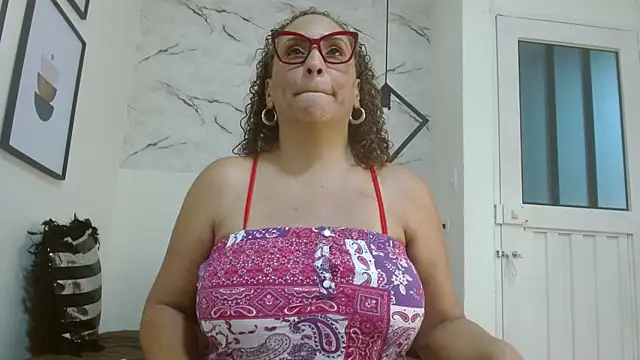 Snapshot of EvaMills1 chatting on October 27, 2025, 7:48 pm EvaMills1 online show from October 27, 2025, 7:48 pm