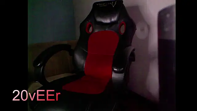 Snapshot of 20vEEr chatting on October 4, 2025, 8:54 pm 20vEEr online show from October 4, 2025, 8:54 pm