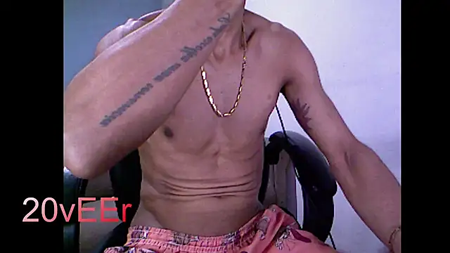 Snapshot of 20vEEr chatting on October 2, 2025, 8:45 pm 20vEEr online show from October 2, 2025, 8:45 pm