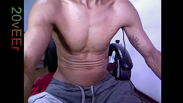 Snapshot of 20vEEr chatting on February 12, 2026, 5:45 pm 20vEEr online show from February 12, 2026, 5:45 pm