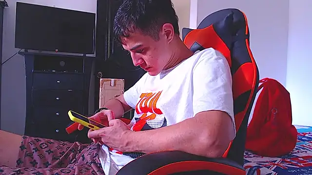 ADAM HOT online show from January 7, 2026, 9:31 pm