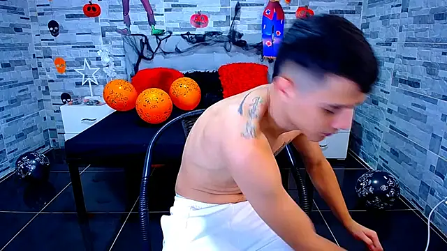 Snapshot of ADAM_HOT chatting on October 13, 2025, 9:27 pm ADAM HOT online show from October 13, 2025, 9:27 pm