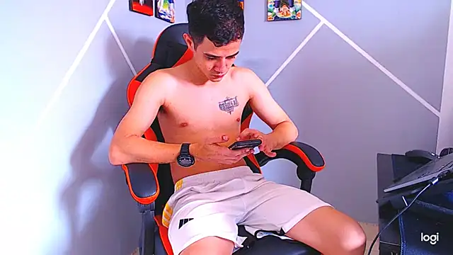 ADAM HOT online show from October 31, 2025, 5:20 pm