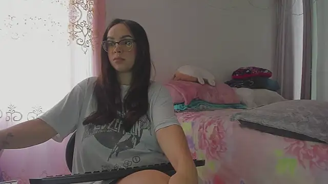 Snapshot of HARLEYNAPIER chatting on February 22, 2026, 3:35 pm HARLEYNAPIER online show from February 22, 2026, 3:35 pm