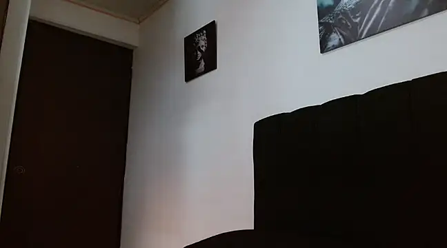 Hendry  online show from February 26, 2025, 1:36 am