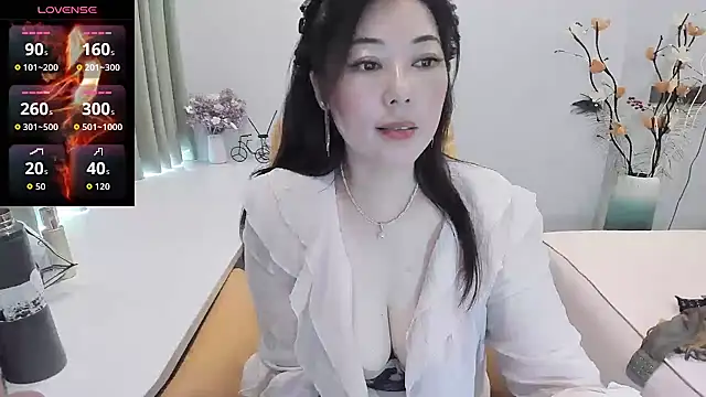 Crystal Wings online show from October 23, 2025, 2:32 am