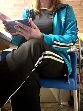 Snapshot of _tasechka_ chatting on November 5, 2025, 8:34 pm tasechka online show from November 5, 2025, 8:34 pm