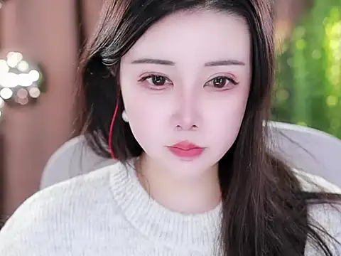 Qiaoqiao  online show from February 13, 2025, 5:44 pm