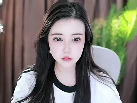Qiaoqiao  online show from February 7, 2025, 1:22 pm