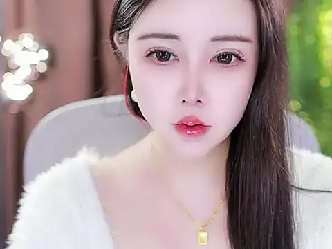 Qiaoqiao  online show from February 12, 2025, 4:44 pm