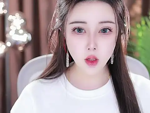 Qiaoqiao  online show from March 3, 2025, 4:15 pm