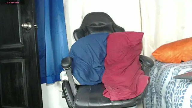 Snapshot of tizziano_castillo_ chatting on March 1, 2025, 1:00 am tizziano castillo online show from March 1, 2025, 1:00 am