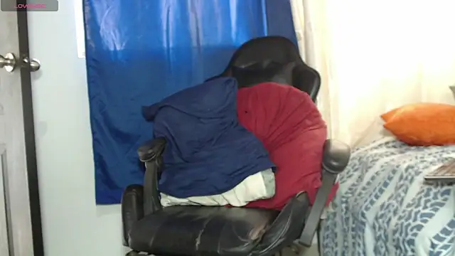 Snapshot of tizziano_castillo_ chatting on March 15, 2025, 7:48 pm tizziano castillo online show from March 15, 2025, 7:48 pm