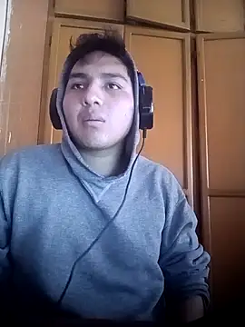 Snapshot of LoganFinds chatting on October 30, 2025, 3:20 pm LoganFinds online show from October 30, 2025, 3:20 pm