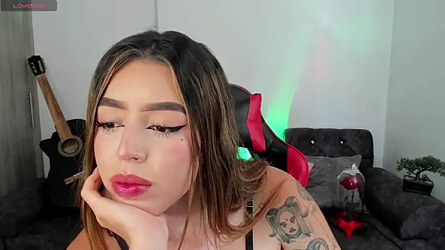 zoee jackson online show from September 25, 2025, 9:54 pm