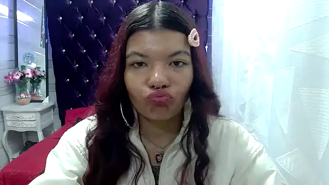 lorecherry online show from September 15, 2025, 4:51 pm