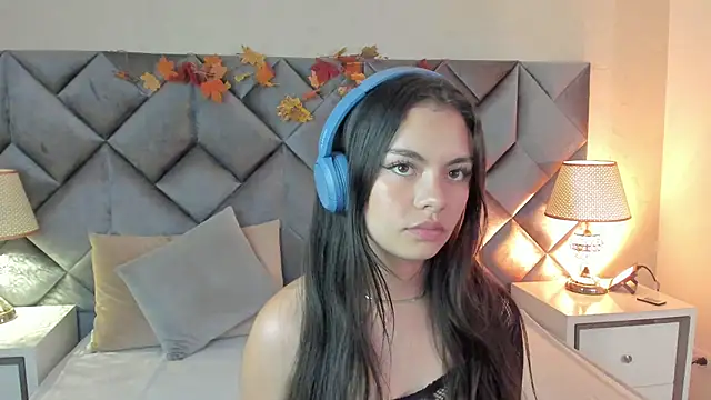 Snapshot of Luisa0110 chatting on October 11, 2025, 7:15 pm Luisa0110 online show from October 11, 2025, 7:15 pm