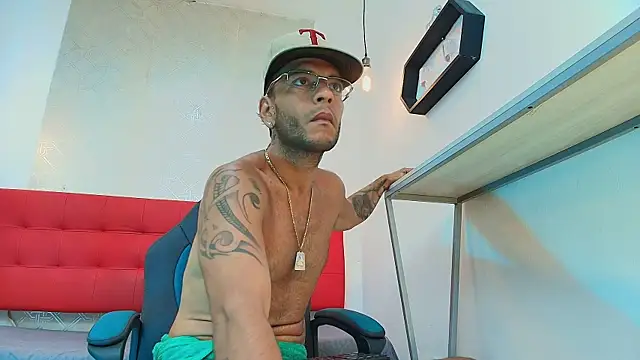 Snapshot of Andrey_u92 chatting on September 17, 2025, 11:29 pm Andrey u92 online show from September 17, 2025, 11:29 pm