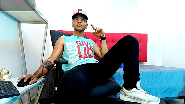 Snapshot of Andrey_u92 chatting on October 21, 2025, 7:57 pm Andrey u92 online show from October 21, 2025, 7:57 pm