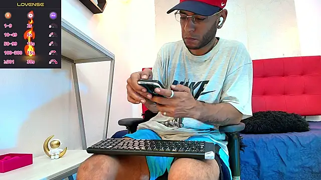 Snapshot of Andrey_u92 chatting on September 24, 2025, 7:53 pm Andrey u92 online show from September 24, 2025, 7:53 pm