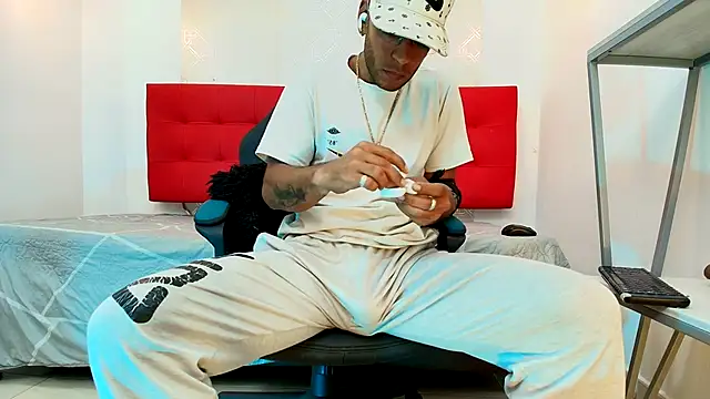 Snapshot of Andrey_u92 chatting on September 18, 2025, 8:01 pm Andrey u92 online show from September 18, 2025, 8:01 pm